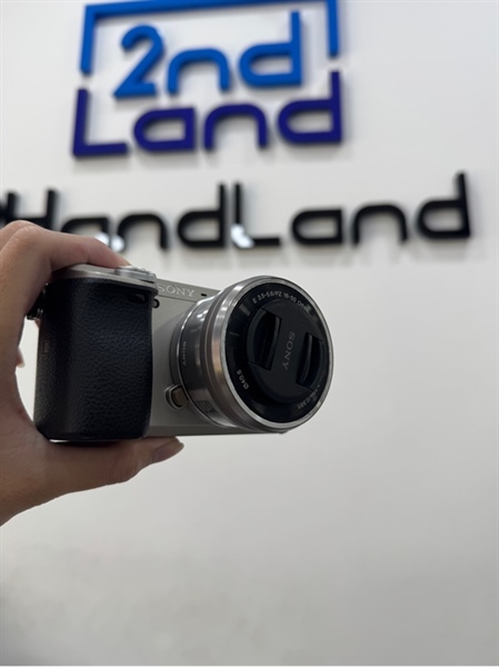 Máy ảnh Sony Alpha A6000 - Màu bạc - Ngoại hình 97% - Kèm túi + Sạc + 1 pin + Lens Sony E PZ 16-50mm F3.5-5.6 OSS