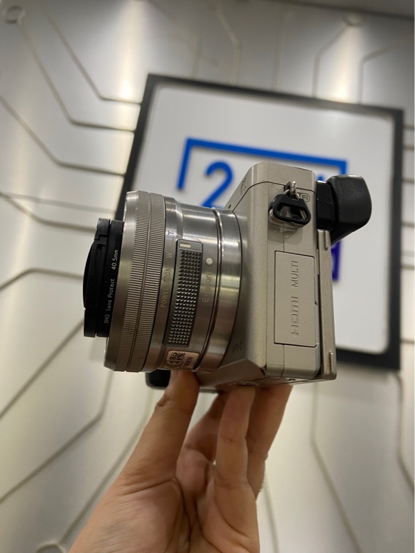 Máy ảnh Sony Alpha A6000 - Màu bạc - Ngoại hình: 97% - Màn ám vàng, xước màn - Kèm sạc, 1 pin, túi vải, lens sony E PZ 16-50mm f/3.5-5.6 OSS, thẻ 16gb
