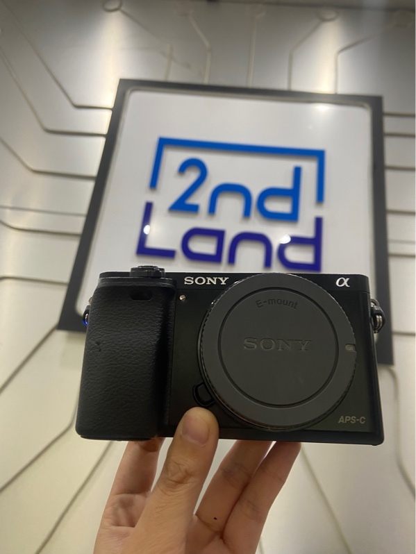 Máy ảnh Sony Alpha A6000 - Màu đen - Ngoại hình: 96% - Xước, màn bung - Kèm 2 Pin + 1 sạc + túi vải
