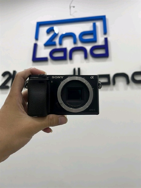 Máy ảnh Sony Alpha A6000 - Màu đen - Ngoại hình 97% - Kèm 1 sạc + 1 pin + Túi đựng