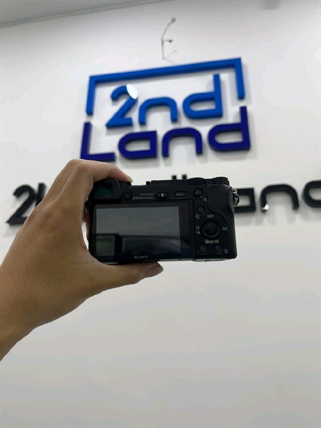 Máy ảnh Sony Alpha A6000 - Màu đen - Ngoại hình 97% - Kèm sạc + 1 thẻ nhớ 4 GB + 2 pin + Túi đựng 2