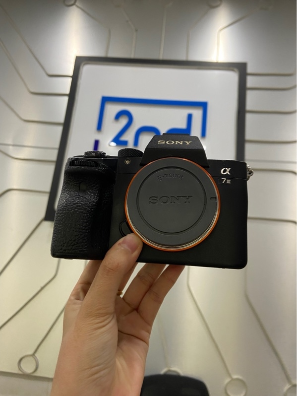 Máy ảnh Sony Alpha A7 III - 72k short - Màu đen - Ngoại hình: 97% - màn ám vàng, màn tróc film nhẹ không ảnh hưởng - Kèm 1 pin + sạc