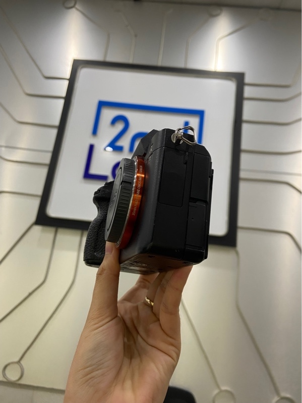 Máy ảnh Sony Alpha A7 III - 72k short - Màu đen - Ngoại hình: 97% - màn ám vàng, màn tróc film nhẹ không ảnh hưởng - Kèm 1 pin + sạc