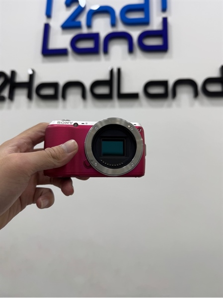 Máy ảnh Sony Alpha NEX-C3 - Màu hồng - Ngoại hình 97% - Kèm sạc + 1 pin + 1 thẻ 32GB + Kèm lens Sony SEL 18-55mm F/3.5-5.6 OSS
