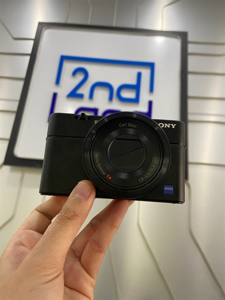 Máy ảnh Sony Cyber Shot DSC - RX100 II - Màu đen - Ngoại hình: 97% - Body - Kèm 1 pin + sạc + 1 thẻ 4GB + Lens 1.8-4.9/10.4-37.1 , Lens bị rễ