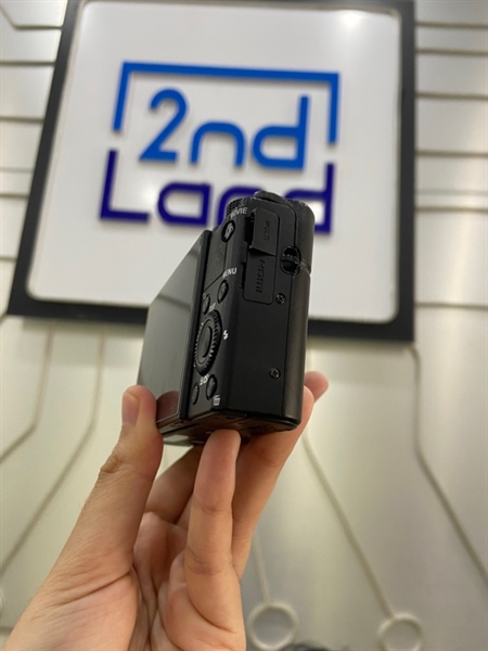 Máy ảnh Sony Cyber Shot DSC - RX100 II - Màu đen - Ngoại hình: 97% - Body - Kèm 1 pin + sạc + 1 thẻ 4GB + Lens 1.8-4.9/10.4-37.1 , Lens bị rễ 3