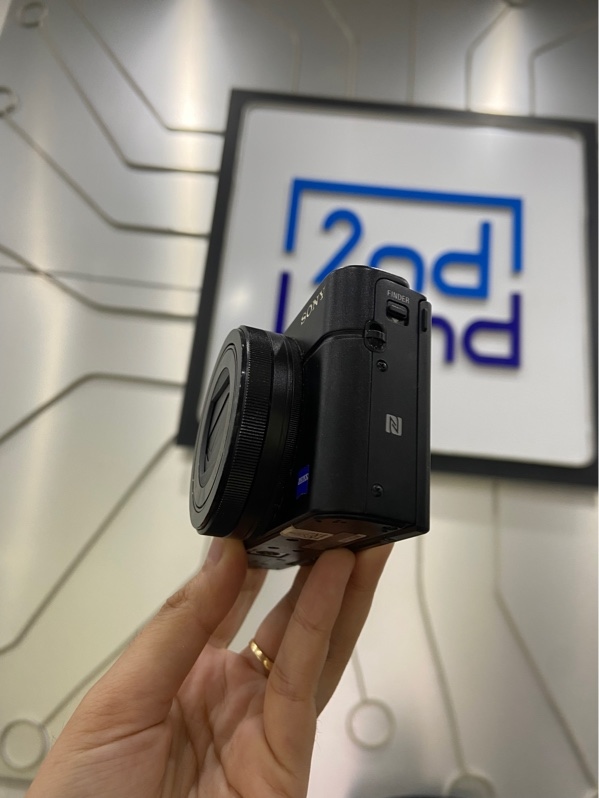 Máy ảnh Sony Cyber-shot DSC-RX100M3 - Màu đen - Ngoại hình: 97% - Trầy xước, loạn nút chế độ, màn tróc film - Kèm 1 pin phồng