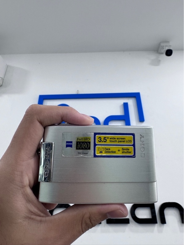 Máy ảnh Sony Cyber-shot DSC-T200 - Màu bạc - Ngoại hình 97% - Trầy nhiều, bể nhựa gần nắp pin, xước, Màn LCD tróc, Liệt cảm ứng - Kèm 1 pin, 1 sạc - KHÔNG BẢO HÀNH