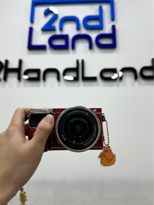 Máy ảnh Sony ILCE A6000 - Màu đen - Ngoại hình 97% - Dán full sticker - Kèm sạc + Pin + Sạc + Lens kit 16-50mm