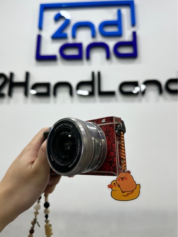 Máy ảnh Sony ILCE A6000 - Màu đen - Ngoại hình 97% - Dán full sticker - Kèm sạc + Pin + Sạc + Lens kit 16-50mm