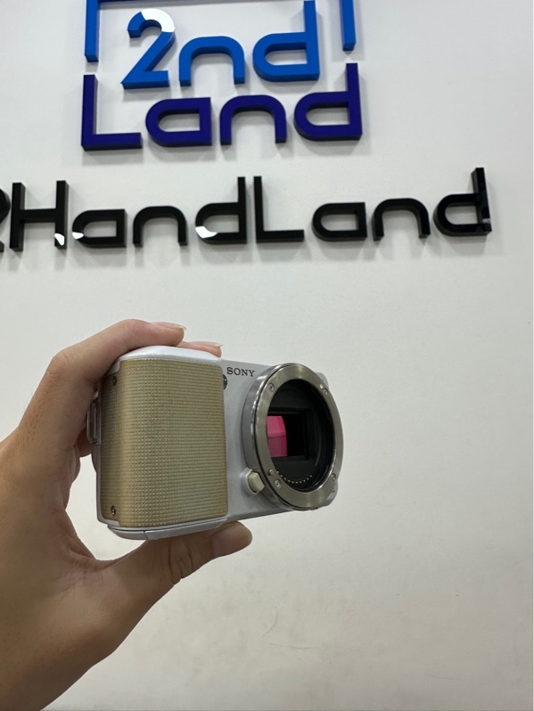 Máy ảnh Sony Nex 3 - Màu trắng - Ngoại hình 97% - Kèm túi + 1 pin + 1 sạc + lens kit 18-55mm