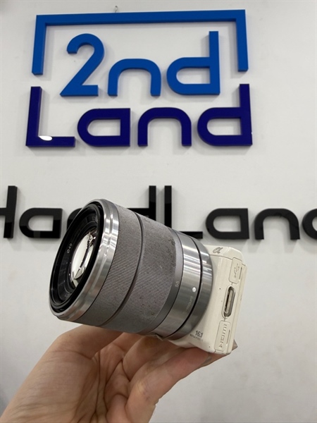 Máy ảnh Sony Nex 5N - Màu trắng - Ngoại hình 97% - Màn ám vàng , màn trầy , ố vàng - Kèm 1 sạc , 1 pin , lens kit F 3.5-5.6 18-55mm 1