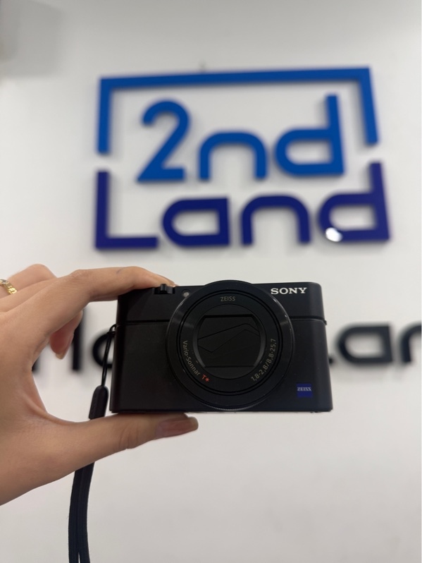 Máy ảnh Sony RX100 Mark 3 - Màu đen - Ngoại hình 97% - Lens trầy , lò xo nắp mở pin không nẩy , viewfinder mờ - Kèm sạc , 1 pin phù , 1 thẻ 16gb