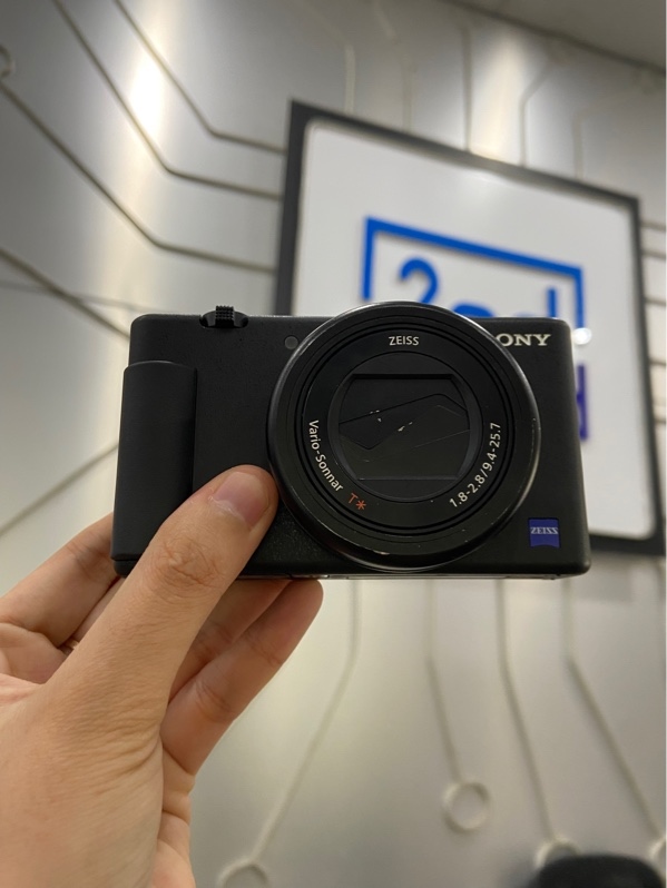 Máy ảnh Sony ZV-1 - Màu đen - Ngoại hình: 97% - Màn ám vàng vừa, xước, bong sơn - Kèm 1 pin + sạc