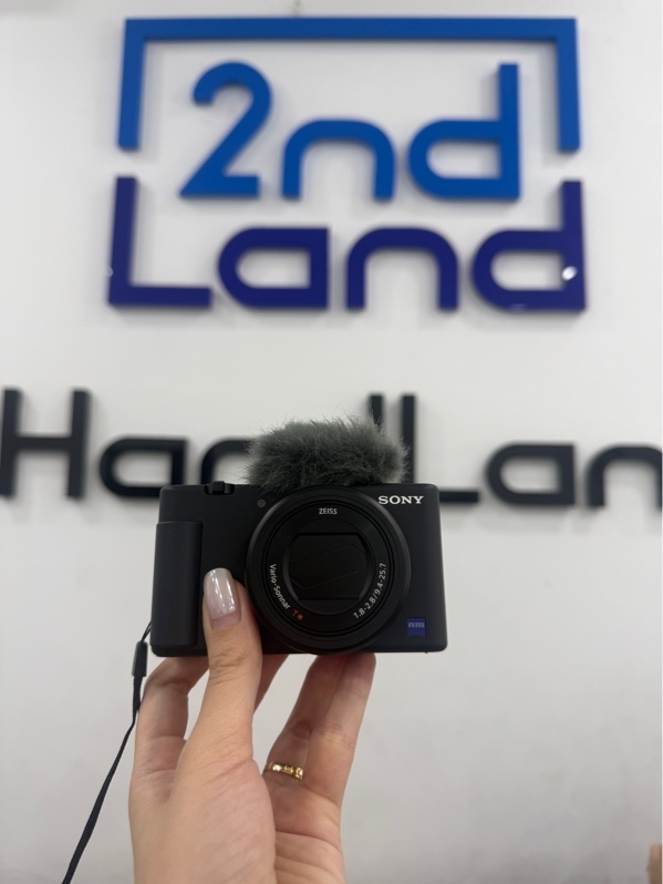 Máy ảnh Sony ZV-1 - Màu đen - Ngoại hình 98% - màn tối nhẹ , lens bụi ít - Kèm sạc, pin