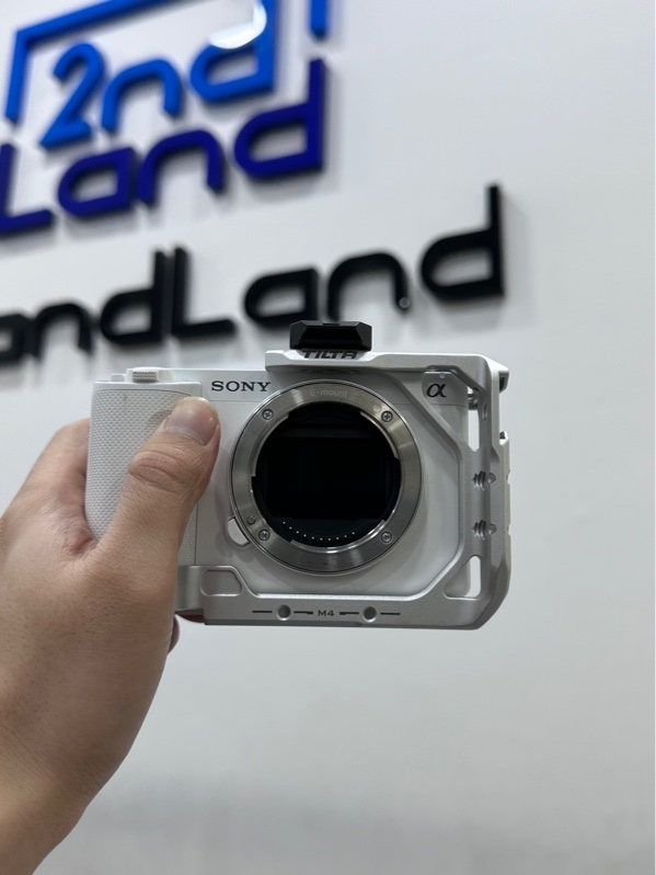 Máy ảnh Sony ZV-E1 - Máy nội địa nhật - Màu trắng - Ngoại hình 97% - Không có Tiếng Việt - Kèm 1 pin + 1 sạc