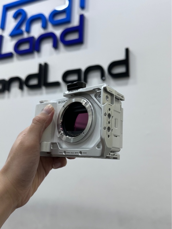 Máy ảnh Sony ZV-E1 - Máy nội địa nhật - Màu trắng - Ngoại hình 97% - Không có Tiếng Việt - Kèm 1 pin + 1 sạc