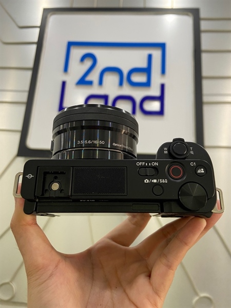 Máy ảnh Sony ZV-E10 4K - Màu đen - Ngoại hình: 98% - Số Shot: 423 lần - Kèm Lens Kit 16-50mm F3.5 - 5.6 + Túi + 1 Pin + Thẻ 256GB + Dây đeo + Dây Sạc + Cục lọc âm thanh 2