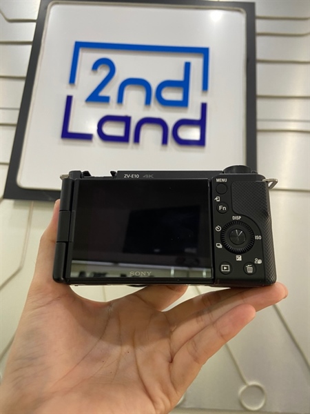 Máy ảnh Sony ZV-E10 4K - Màu đen - Ngoại hình: 98% - Số Shot: 423 lần - Kèm Lens Kit 16-50mm F3.5 - 5.6 + Túi + 1 Pin + Thẻ 256GB + Dây đeo + Dây Sạc + Cục lọc âm thanh 3