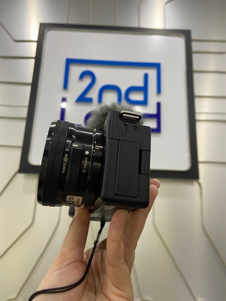 Máy ảnh Sony ZV-E10 - Màu đen - Ngoại hình: 98% - Lens xước - Kèm Lens 16-50mm F3.5-5.6 + pin dính liền theo dây nguồn + miếng lọc tạp âm 1