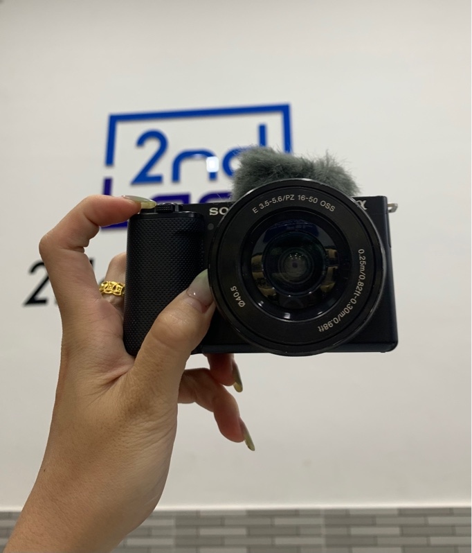 Máy ảnh Sony Zv10 - Màu đen - Ngoại hình: 97% - Kèm lens kit 16-50mm không nắp lens - Body
