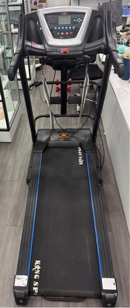 Máy chạy bộ Kingsport BK 2017New - Màu đen - Ngoại hình 96% - trầy, dính keo nhiều , trầy xước nặng trên mặt đồng hồ , dính nước sơn - Kèm 1 đai massage , 2 tạ 1