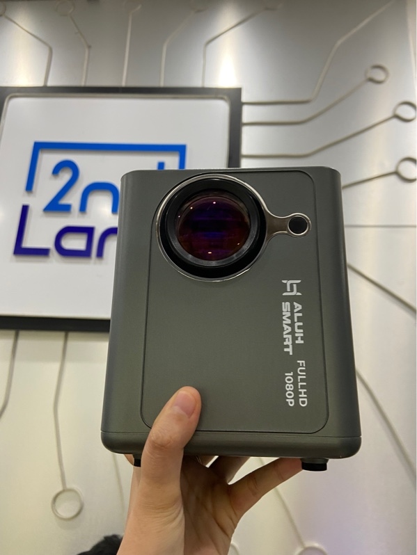 Máy chiếu Aluh Smart X9 - Màu xám - Ngoại hình: 97% - Lens bụi nhẹ - Kèm nguồn + remote