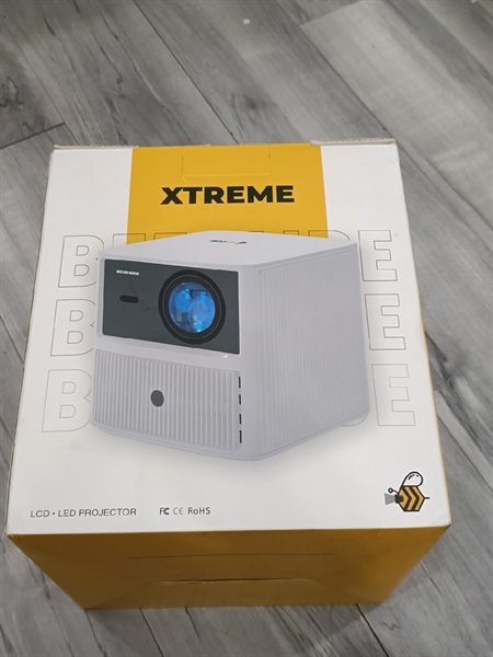 Máy chiếu Beecube Model xtreme 2 - Màu trắng - Bộ nhớ 16GB - Ngoại hình 98% (bụi nhẹ) - Full box (đủ pk)