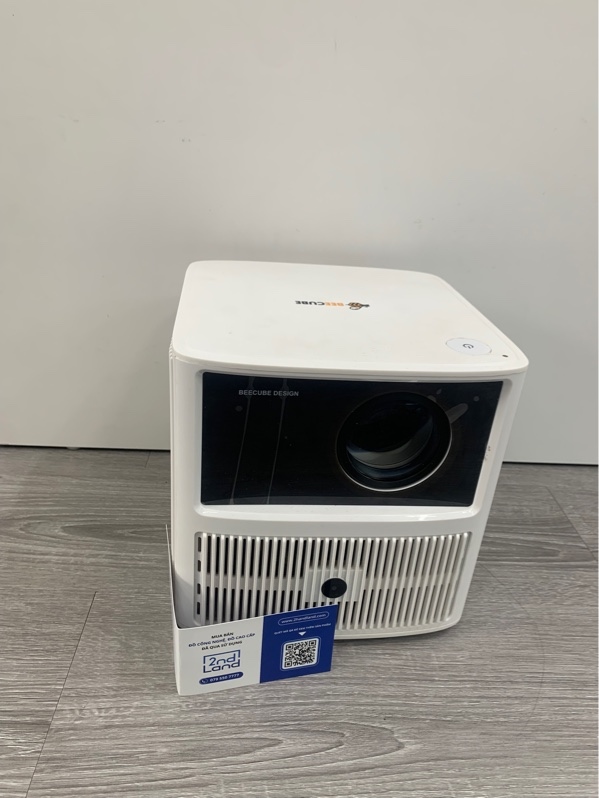 Máy chiếu Beecube Smart Xtreme 2 - Màu trắng - Ngoại hình: 97% - Ống kính bụi trong - Kèm nguồn + remote