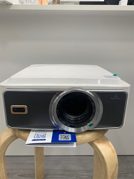 Máy chiếu BeeCube Star FHD - Màu trắng - Ngoại hình: 97% - Bụi trong - Body, kèm nguồn + remote