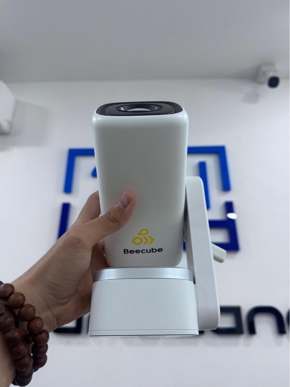Máy chiếu BeeCube X1 gen 3 - Màu trắng - Ngoại hình 98% - Fullbox - Còn BH CellPhoneS đếm 07/08/2027 có bill