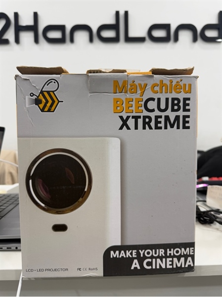 Máy chiếu Beecube Xtreme 1 - Màu trắng - Ngoại hình 98% - Kính mốc - Kèm Box , 1 nguồn , 1 remote