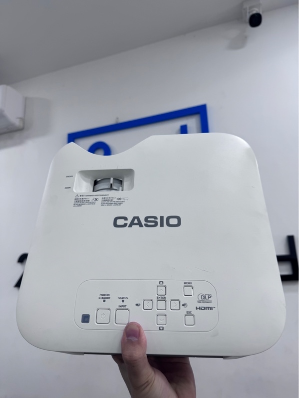 Máy chiếu Casio XJ-F21XN - 969 giờ chiếu - Màu trắng - Ngoại hình 97.5% - Trầy xước - Kèm nguồn, remote