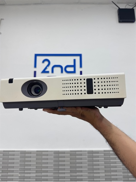 Máy chiếu EIKI MC-MLX350 - Màu trắng - Ngoại hình 97% - Bụi trong, nứt vỏ nhẹ - Body, kèm nguồn HDMI