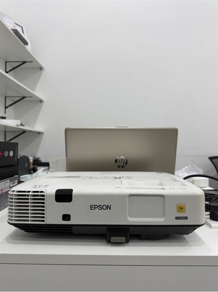 Máy chiếu Epson EB-1945W (H471D) - Giờ chiếu 200 - Màu trắng - Ngoại hình 98% - Kèm dây nguồn đấu dài , HDMI , remote