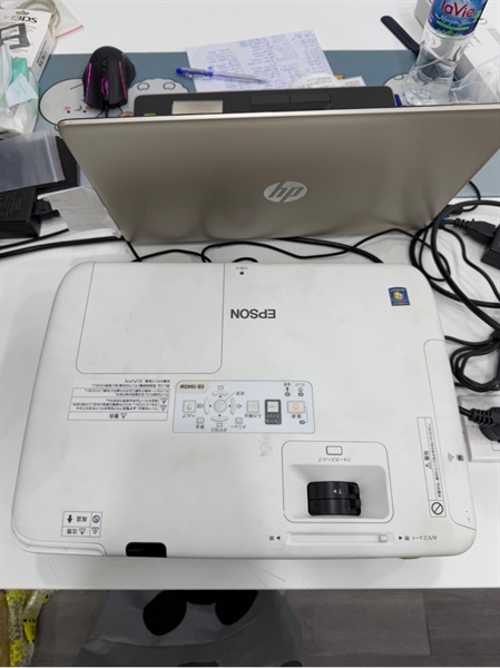 Máy chiếu Epson EB-1945W (H471D) - Giờ chiếu 200 - Màu trắng - Ngoại hình 98% - Kèm dây nguồn đấu dài , HDMI , remote 1