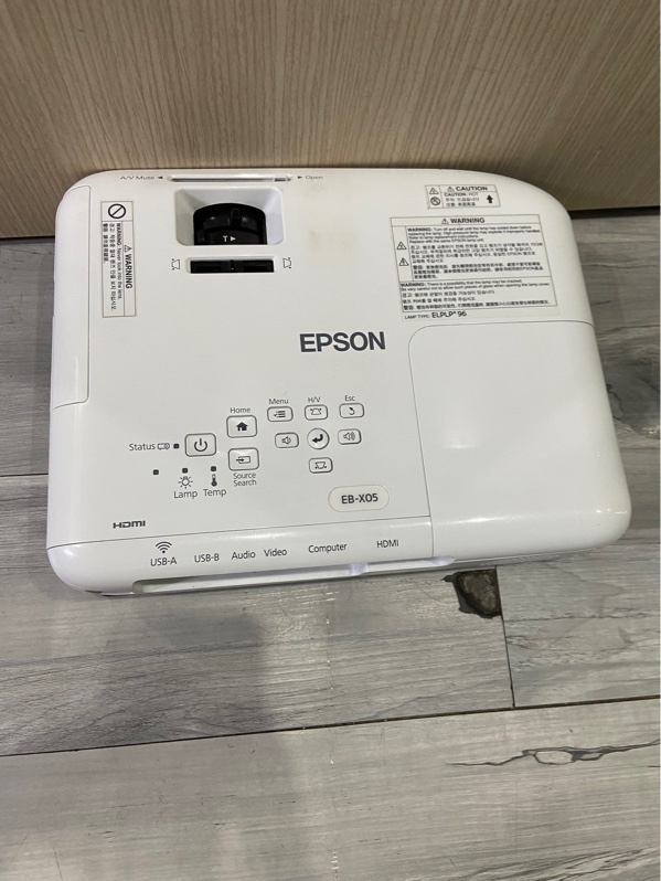 Máy chiếu Epson EB-X05 - Màu trắng - Ngoại hình: 97.5% - Kèm nguồn + remote