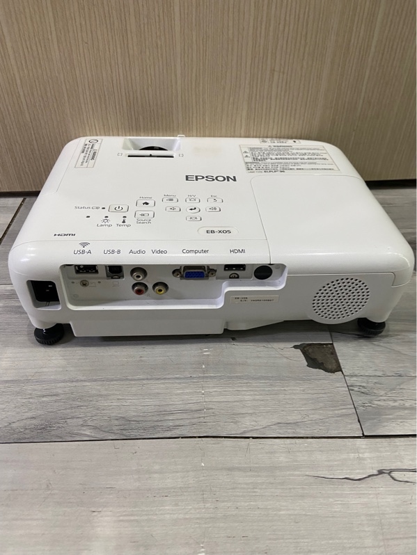 Máy chiếu Epson EB-X05 - Màu trắng - Ngoại hình: 97.5% - Kèm nguồn + remote