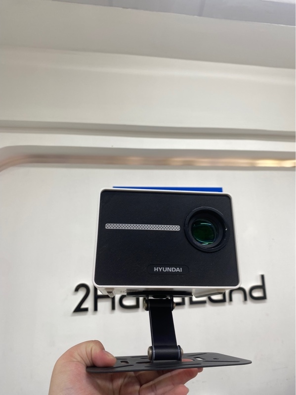 Máy chiếu Hyundai YG293 - Android 9 - Màu trắng - Ngoại hình 97% - Kèm dây nguồn, remote xấu