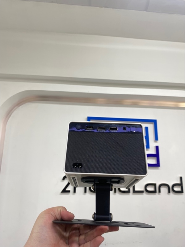 Máy chiếu Hyundai YG293 - Android 9 - Màu trắng - Ngoại hình 97% - Kèm dây nguồn, remote xấu