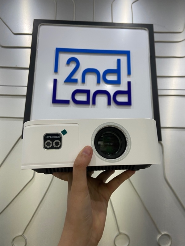 Máy chiếu Hyundai Z30 - Màu trắng - Ngoại hình: 98% - Kèm Box + nguồn + remote