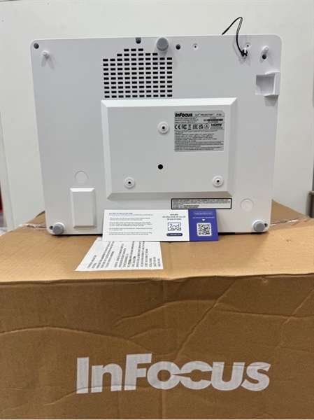 Máy chiếu Infocus P120 - Màu trắng - Ngoại hình 99% - Openbox 2
