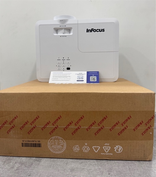 Máy chiếu Infocus P122 - Màu trắng - Ngoại hình 99% - Openbox 1