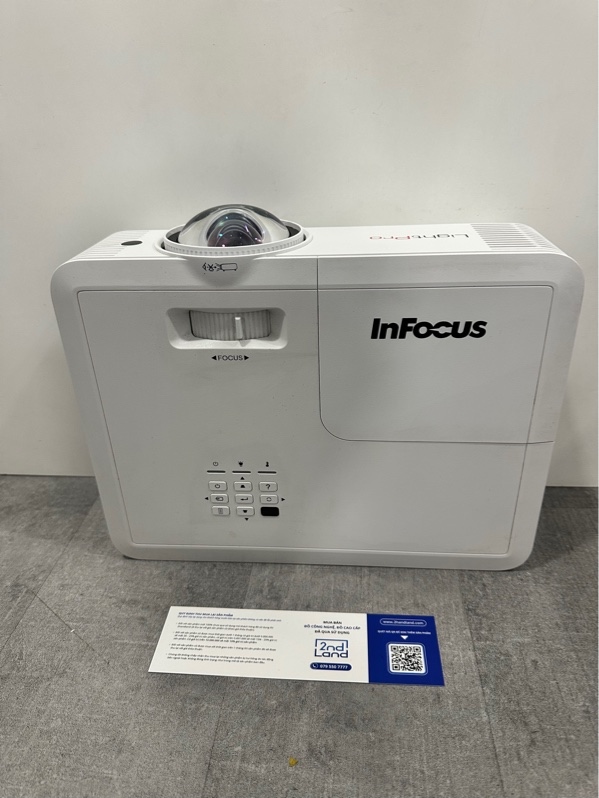Máy chiếu Infocus P123 ( InFocus Vista II IN0044ST ) - Màu trắng - Ngoại hình 97% - Kèm Nguồn + HDMI + Kèm màn chiếu cao rộng 2M
