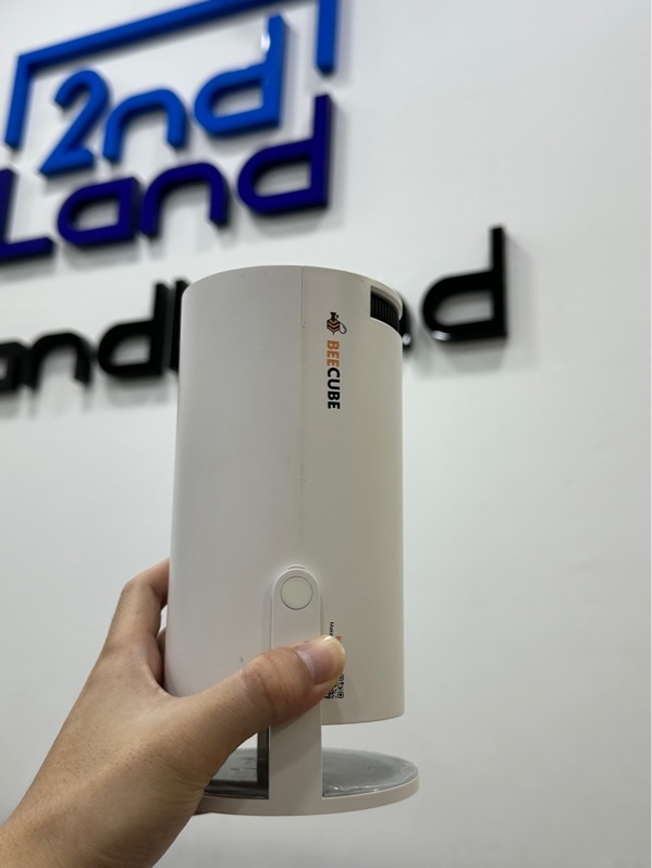 Máy chiếu mini BeeCube X1 Gen 2 - Màu trắng - Ngoại hình 97% - Không xem đc Netflix - Kèm box + Nguồn + Remote