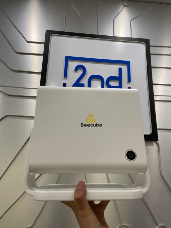 Máy chiếu Mini Beecube X2 Max Gen 5 - Ram 2/64GB - Autoforcus - FullHD - Màu trắng - Ngoại hình: 99% - FullBox