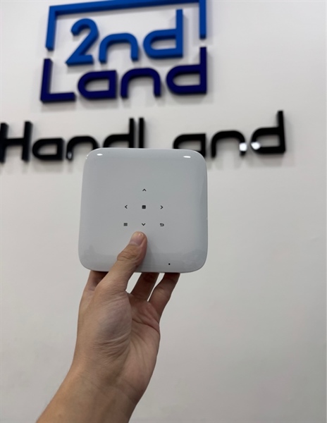 Máy chiếu mini thông minh Hotack D061Q Full HD 1080P - Màu trắng - Ngoại hình 97% - Loa rè nhẹ - Kèm sạc