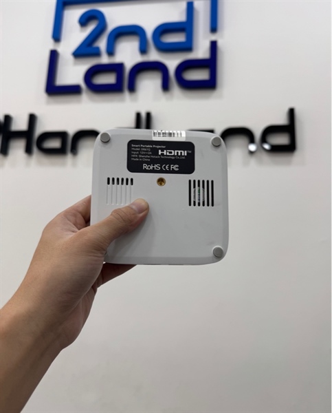 Máy chiếu mini thông minh Hotack D061Q Full HD 1080P - Màu trắng - Ngoại hình 97% - Loa rè nhẹ - Kèm sạc 3