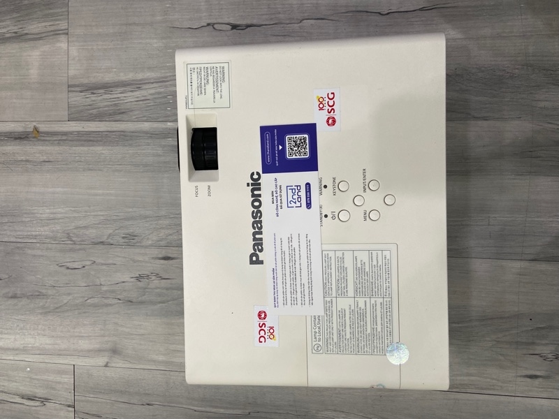 Máy chiếu Panasonic PT LB 353 - Màu trắng - Ngoại hình: 97% - Kèm remote + nguồn + HDMI 1