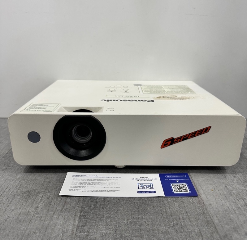 Máy chiếu Panasonic PT-LB303 - Màu trắng - Ngoại hình 96% - Ố theo thời gian sử dụng, lens bụi, màn chiếu ám xanh vùng giữa, loa hơi rè - Kèm dây nguồn